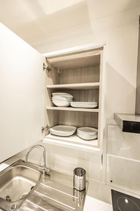 Executive Apartments Free On-Site Parking, 2 En-Suites, Sleeps 4, Swindon Exterior foto