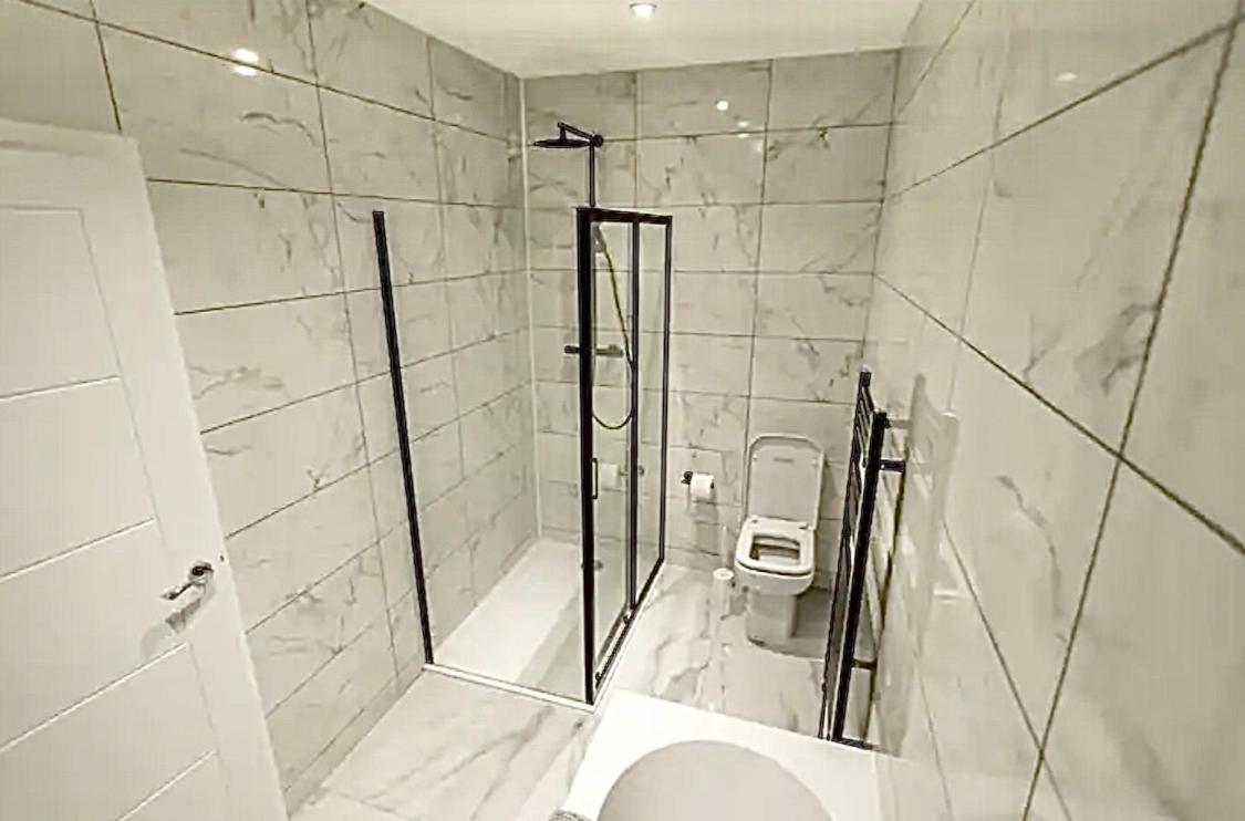 Executive Apartments Free On-Site Parking, 2 En-Suites, Sleeps 4, Swindon Exterior foto