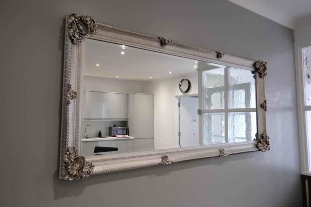 Executive Apartments Free On-Site Parking, 2 En-Suites, Sleeps 4, Swindon Exterior foto